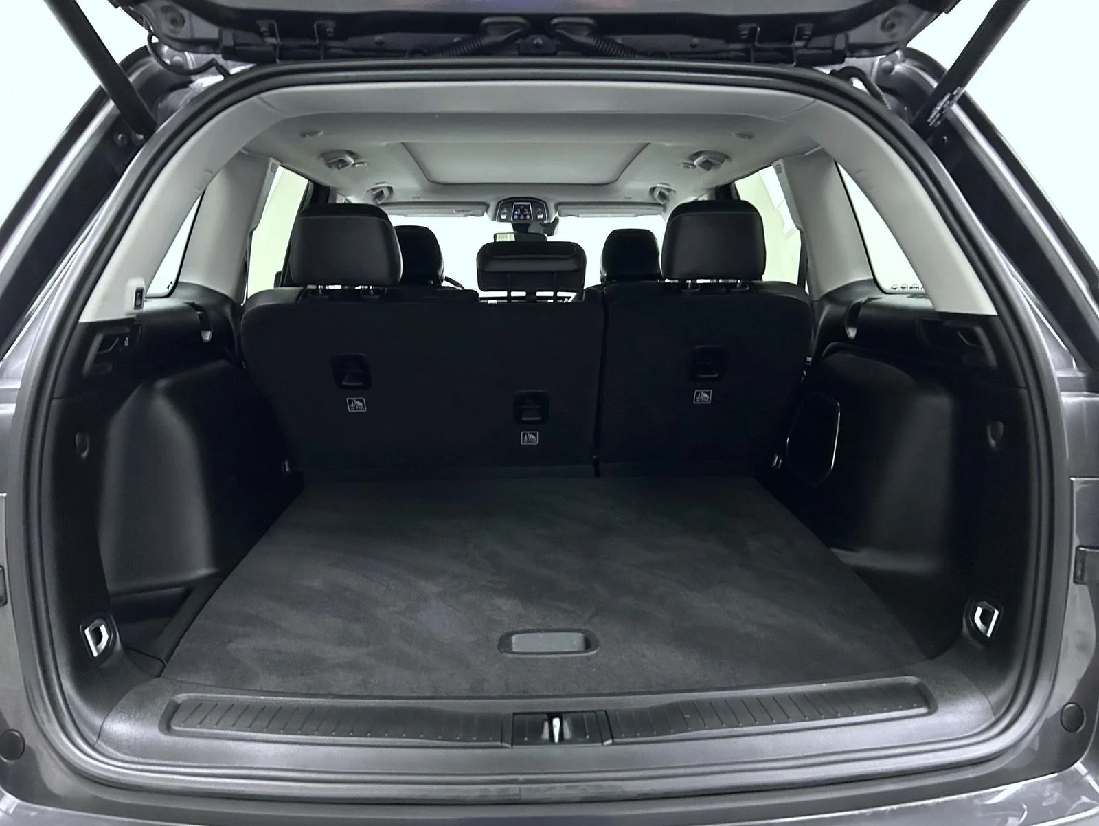 Used 2022 Gray Jeep Limited image 21