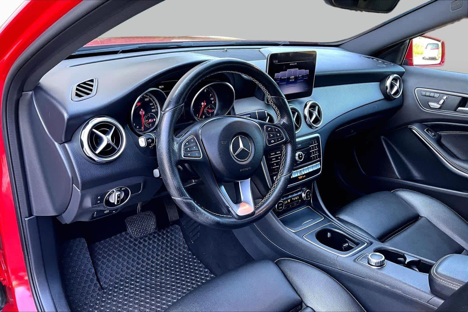 Used 2018 Jupiter Red Mercedes-Benz GLA 250 image 18