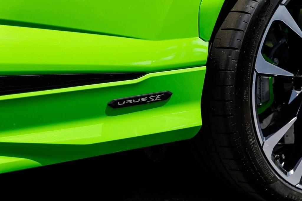 Used 2025 Green Lamborghini SE image 15