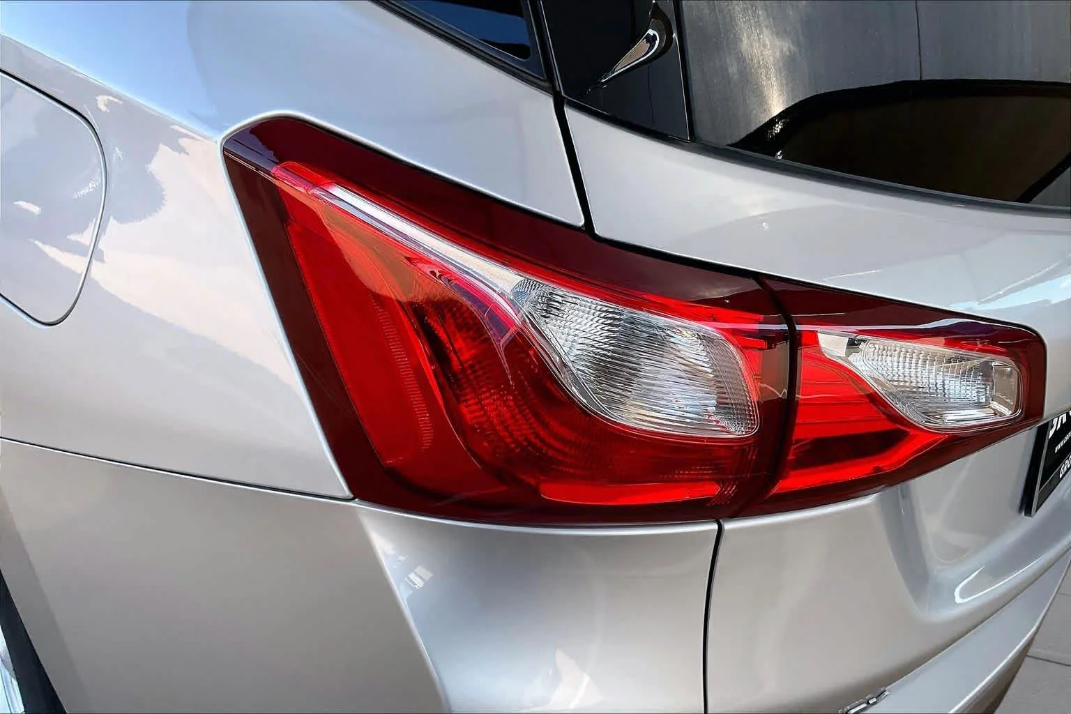 Used 2021 Silver Ice Metallic Chevrolet LT image 27