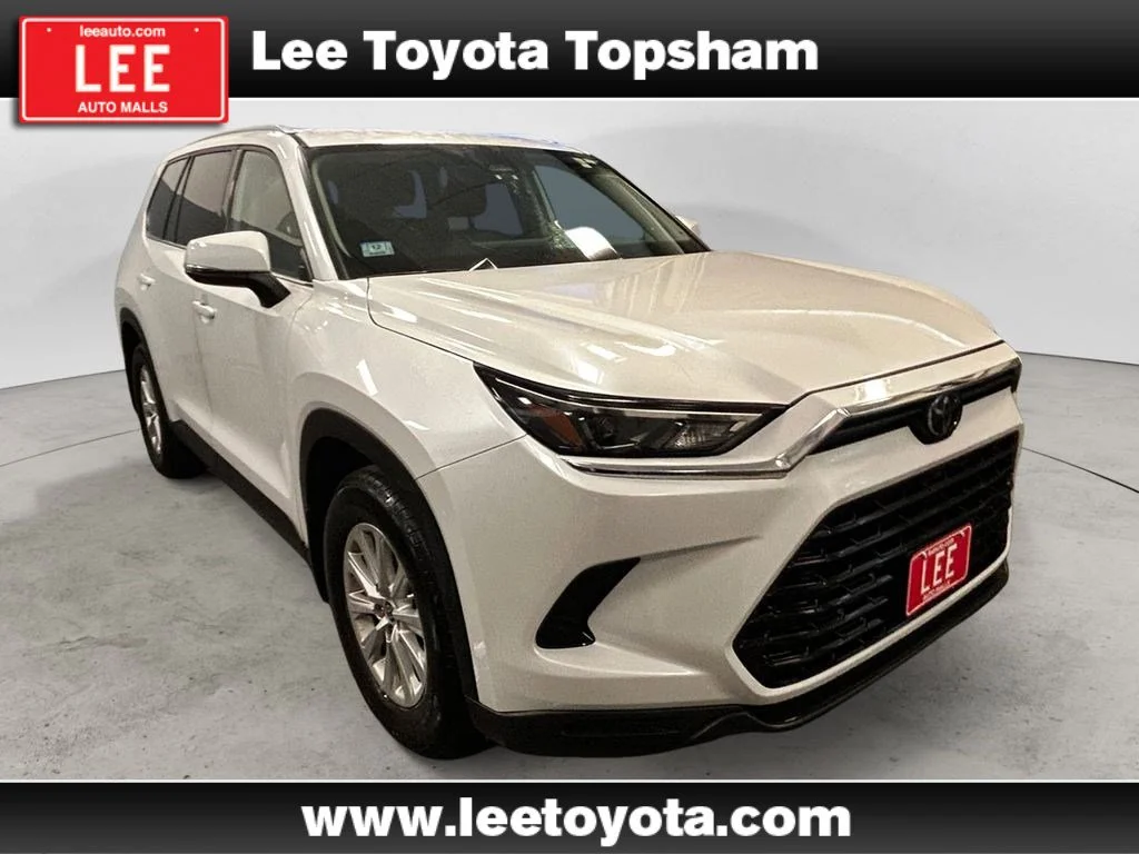 Used 2024 Pearl Toyota XLE image 7