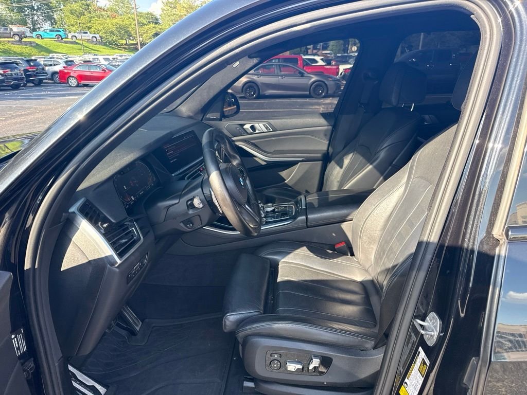 Used 2019 Black BMW xDrive40i image 6