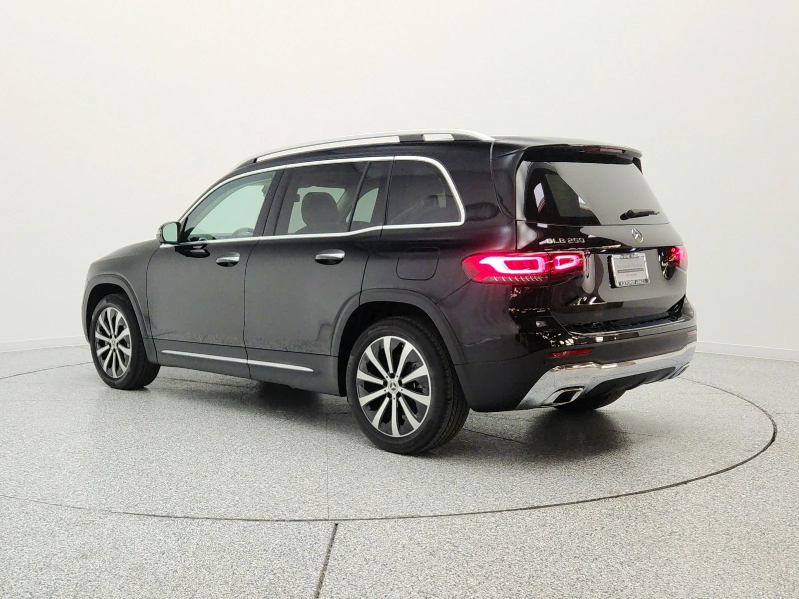Used 2023 Night Black Mercedes-Benz GLB 250 SUV image 7