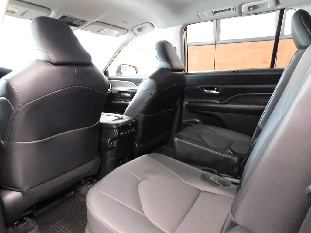Used 2024 Cream Toyota XLE image 40