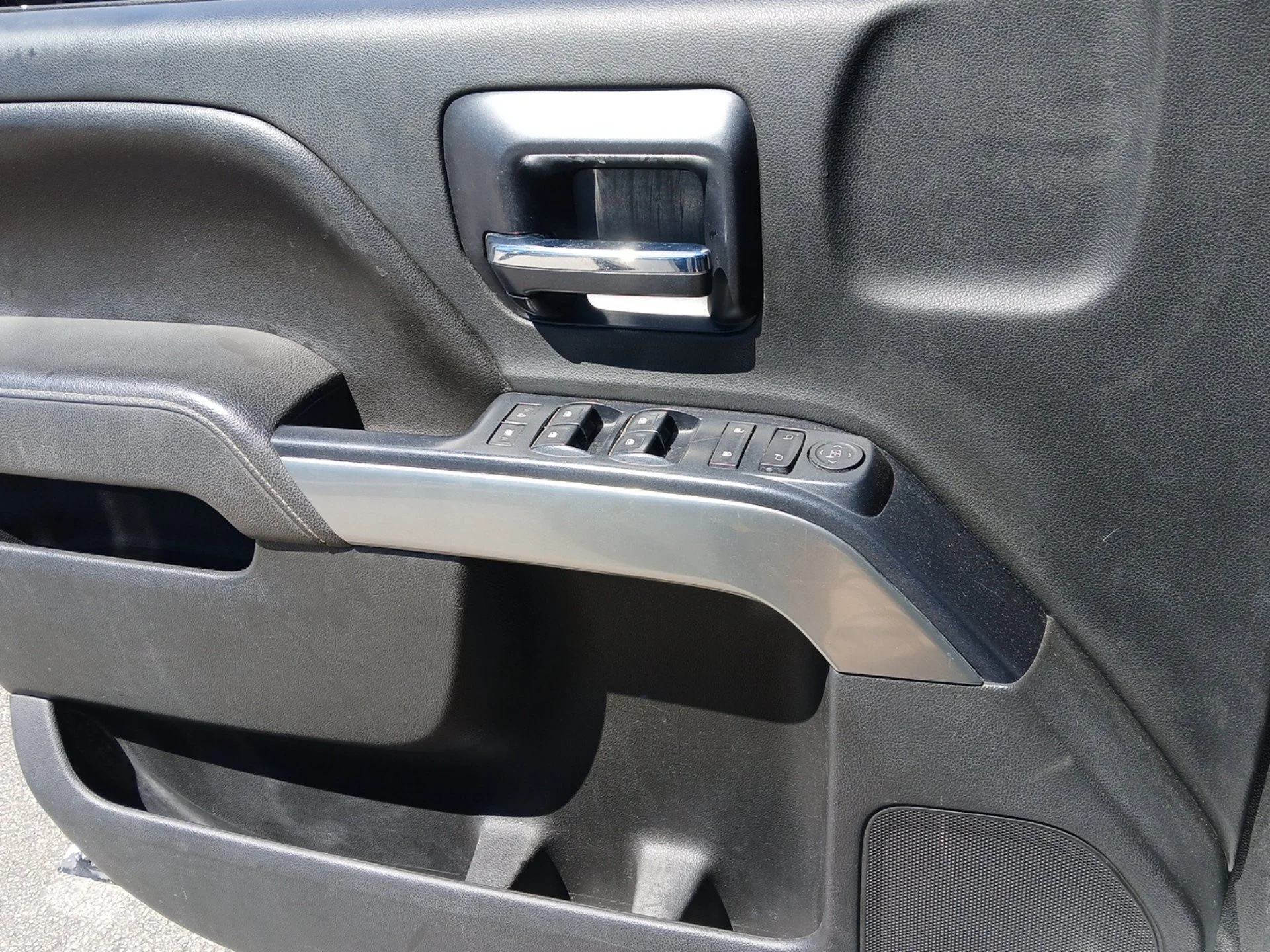Used 2014 Silver Ice Metallic Chevrolet LT image 16