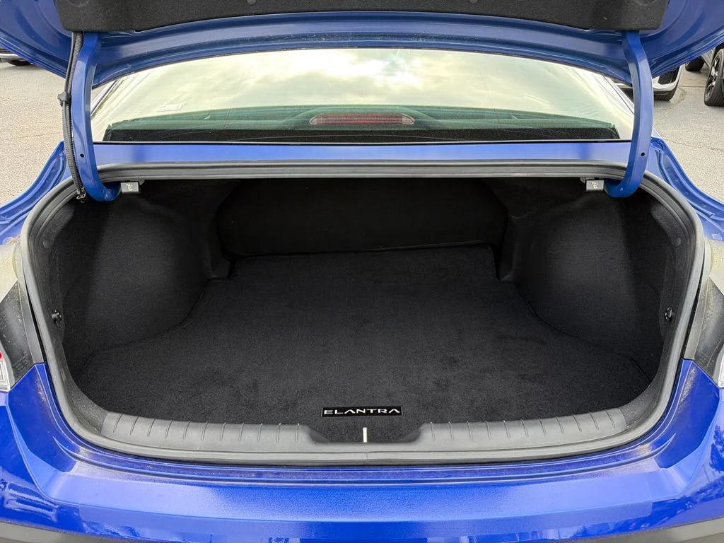 Used 2025 Blue Hyundai SE image 18