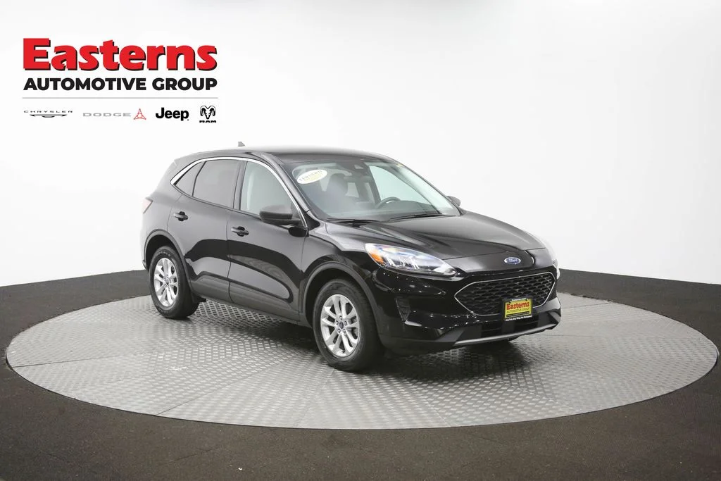 Used 2022 Black Ford SE image 48