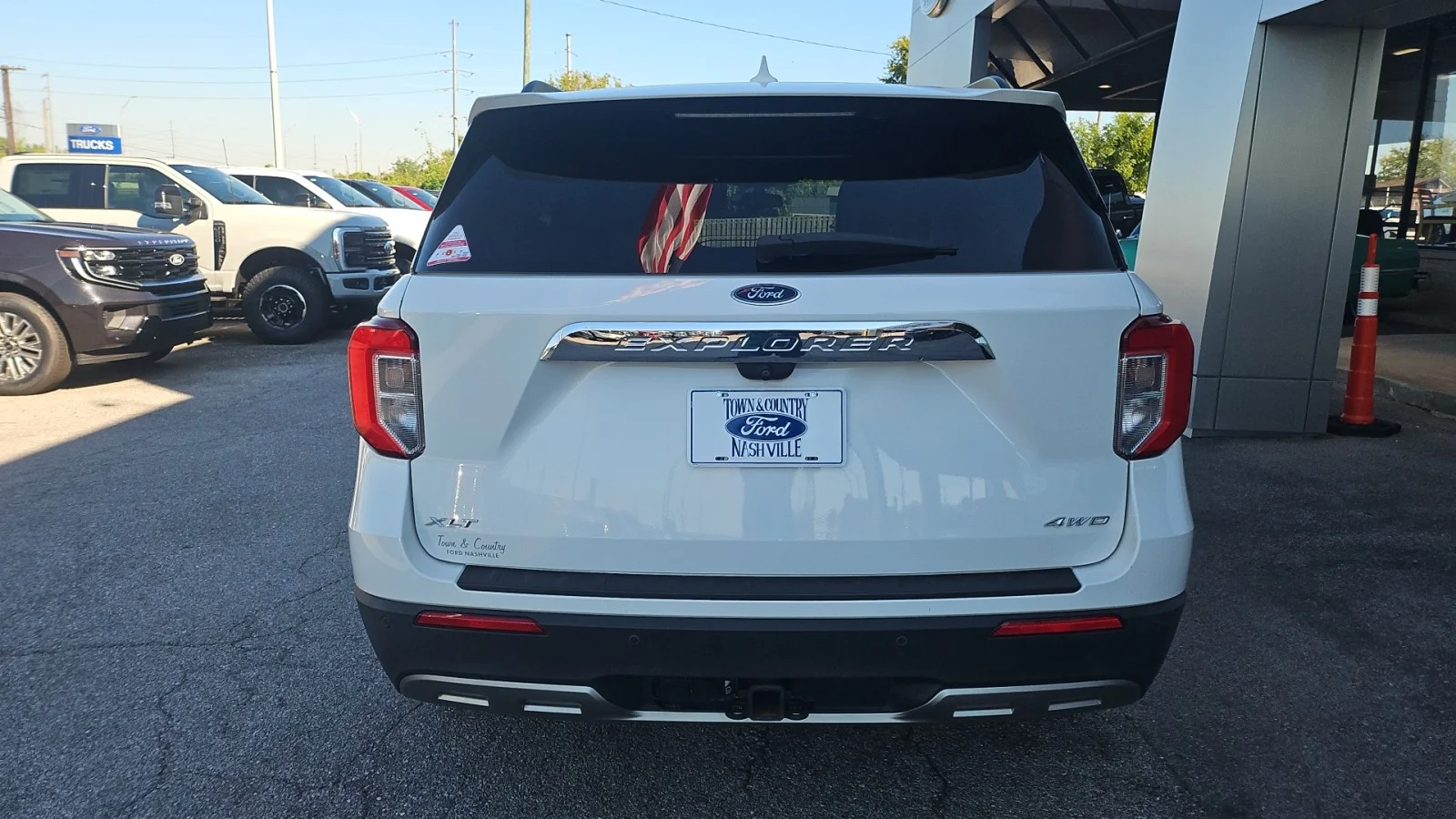 Used 2021 Star White Metallic Tri-Coat Ford XLT 4WD image 4