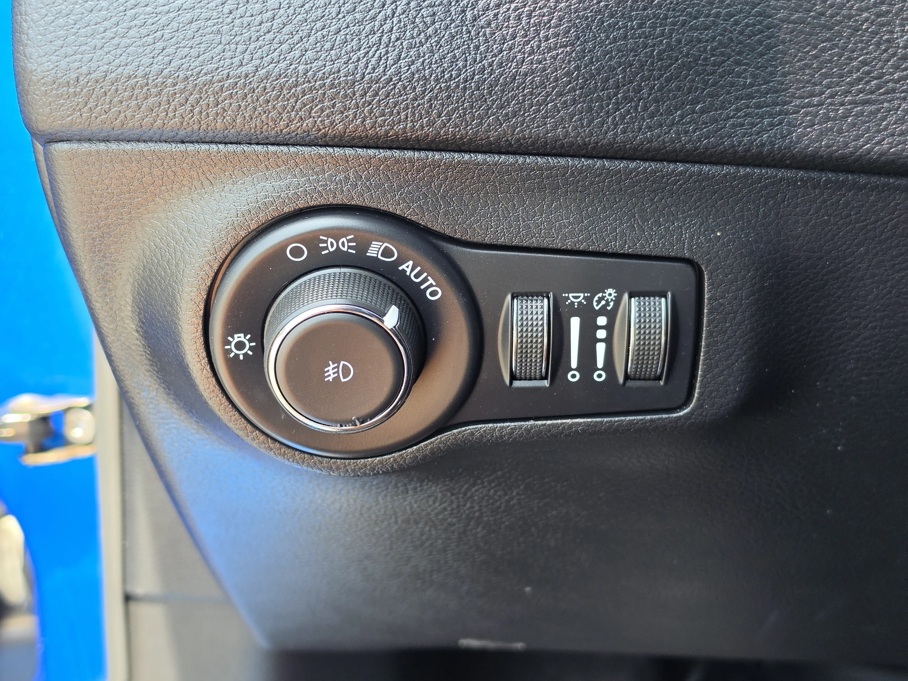 Used 2021 Laser Blue Pearlcoat Jeep Altitude image 32