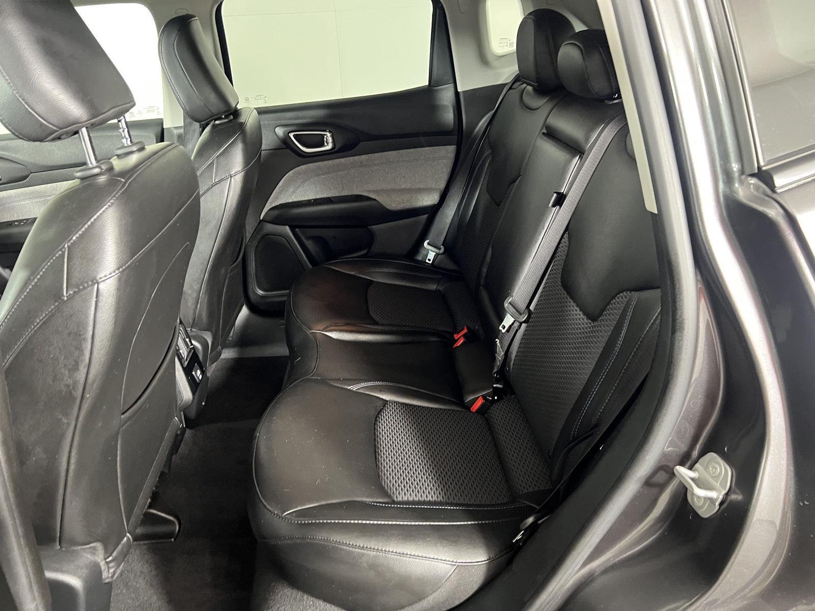Used 2022 Granite Crystal Metallic Clearcoat Jeep Latitude image 20