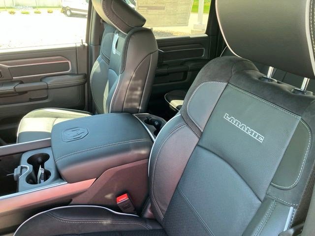 New 2026 Diamond Black Crystal Pearl-Coat Exterior Paint RAM Laramie image 11