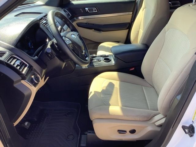 Used 2016 Oxford White Ford Base image 9