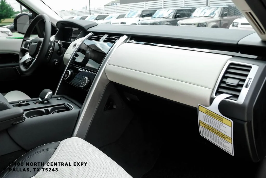 New 2026 Santorini Black Metallic Land Rover S image 13