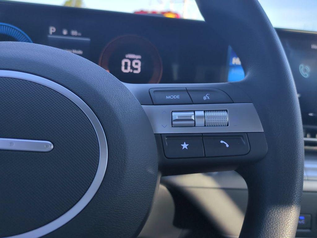 New 2027 Green Hyundai SE FWD image 31