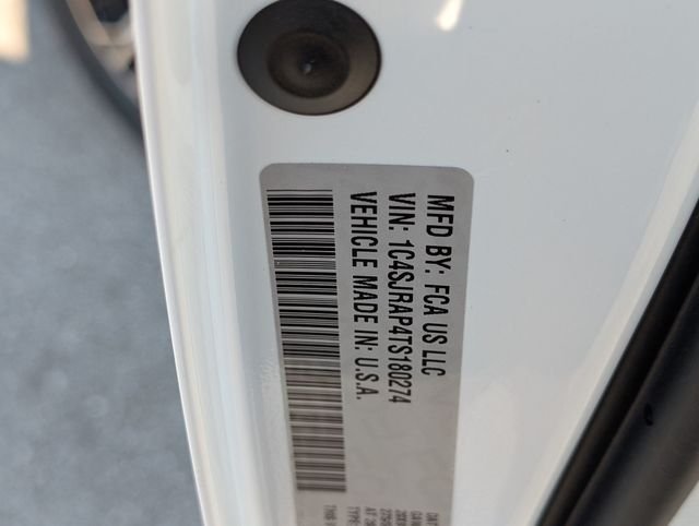 New 2026 Bright White Clear-Coat Exterior Paint Jeep  image 32