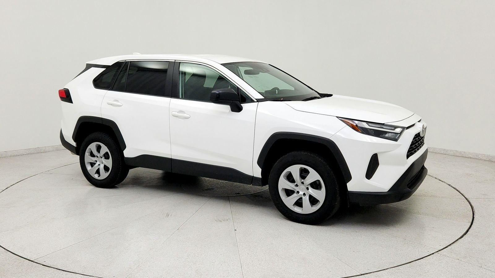 Used 2025 White Toyota LE image 9