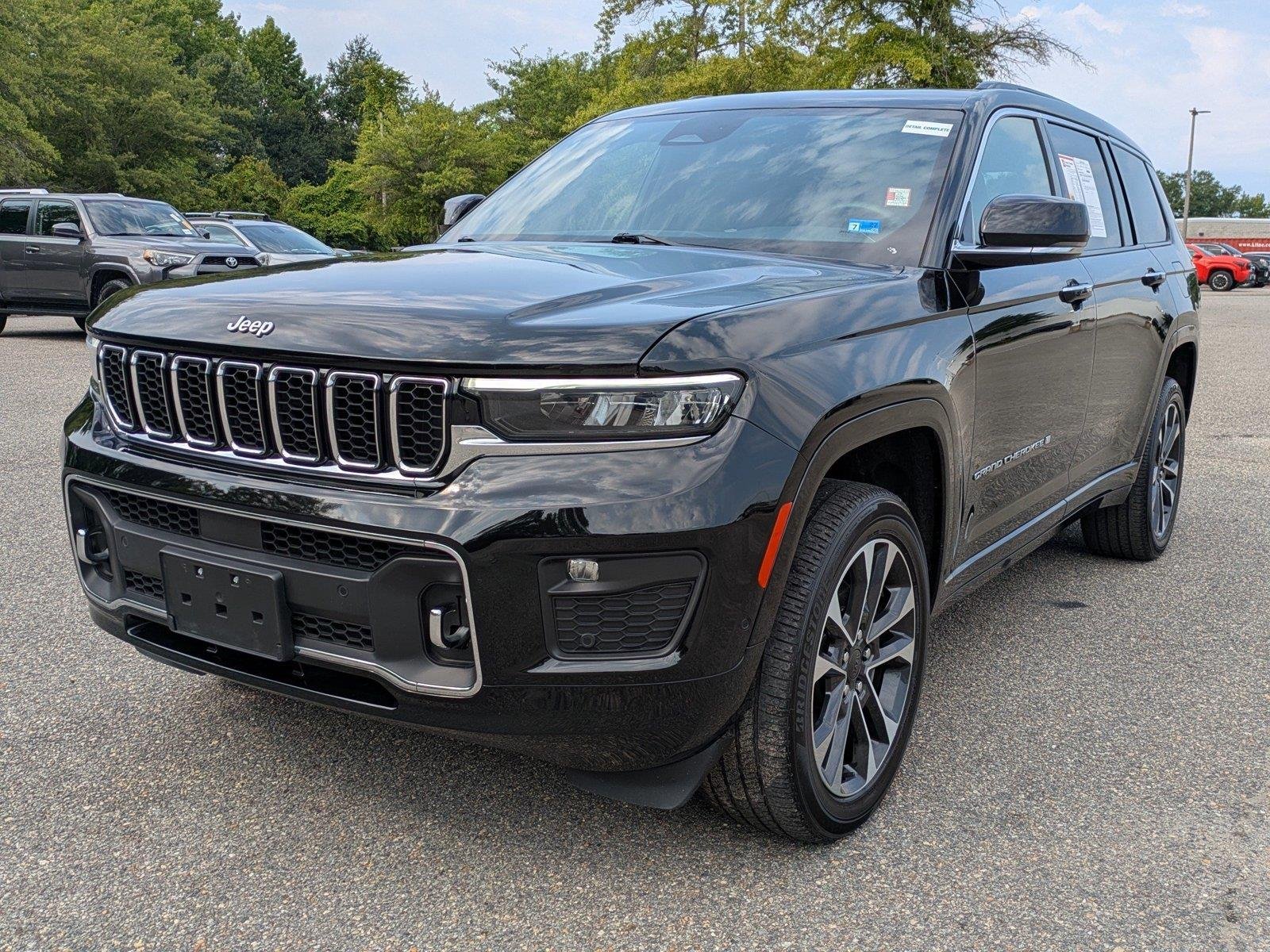Used 2023 Diamond Black Crystal Pearlcoat Jeep Overland image 8