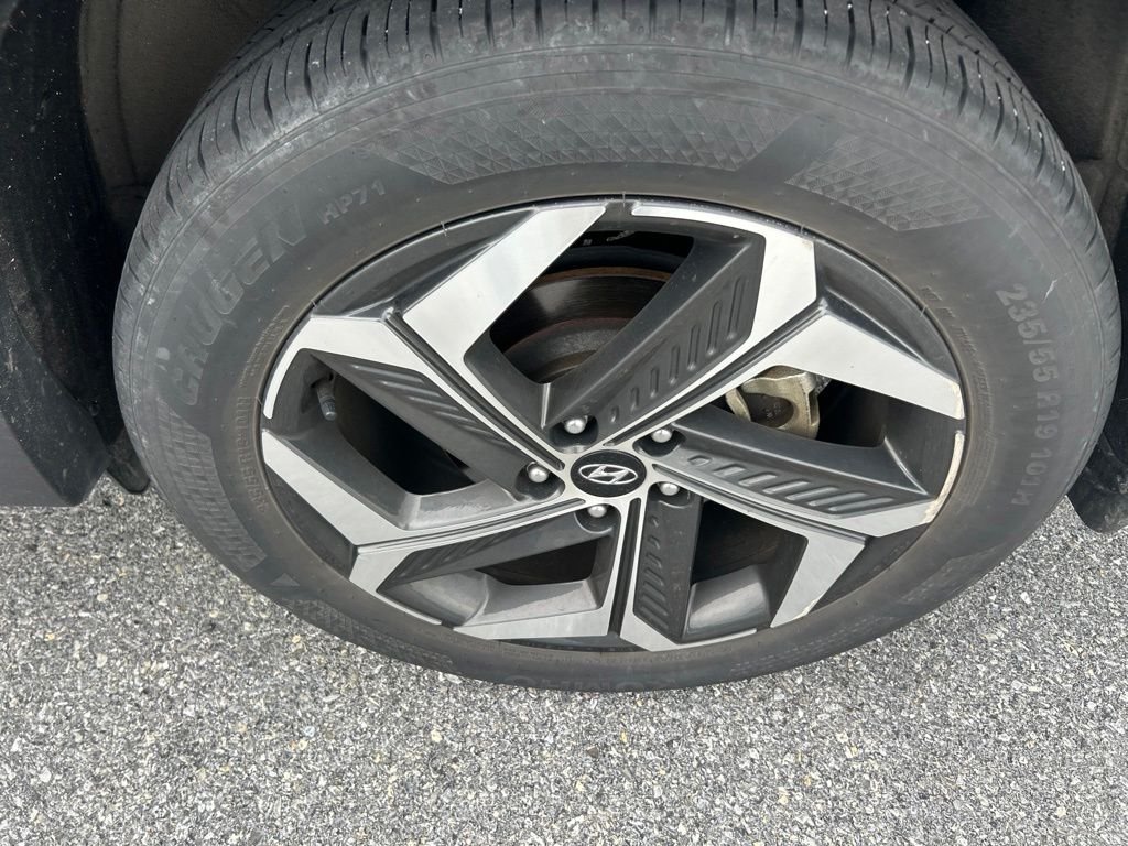 Used 2024 Black Hyundai SEL image 9