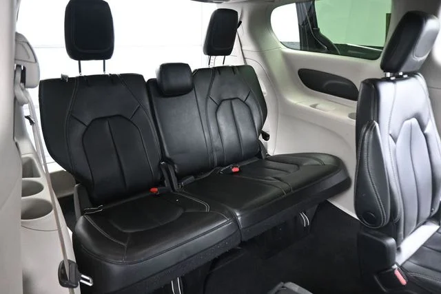 Used 2023 Black Chrysler Touring L image 23