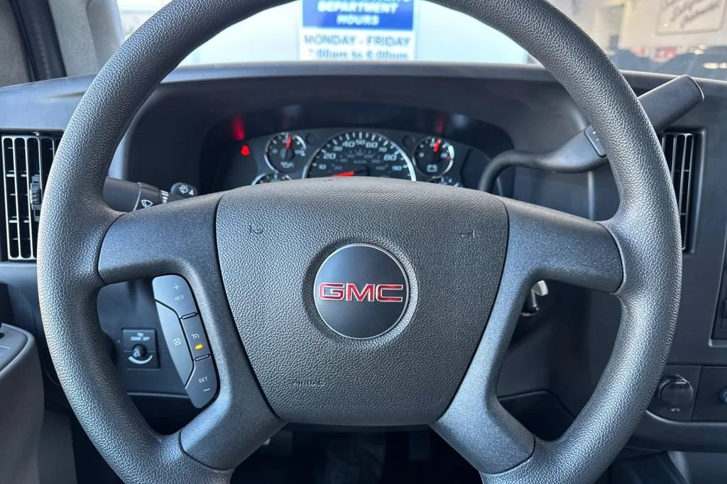 2025 GMC Savana Cargo Work Van - Photo 19
