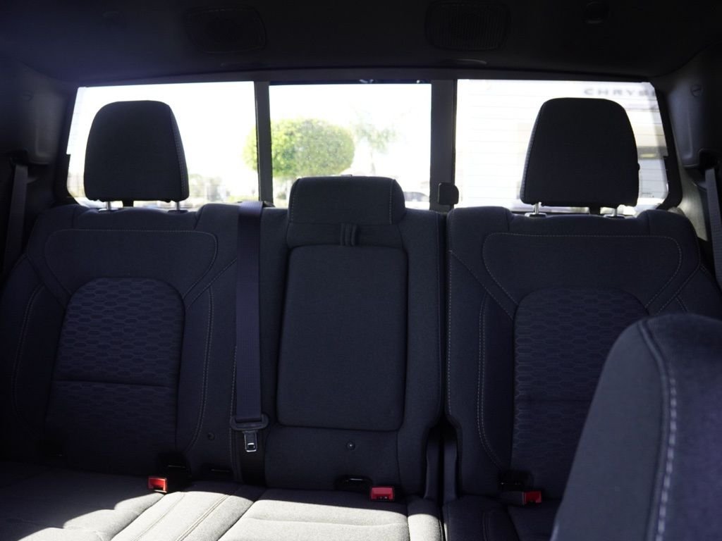 New 2026 Granite Crystal Metallic Clear-Coat Exterior Paint RAM Big Horn/Lone Star image 28