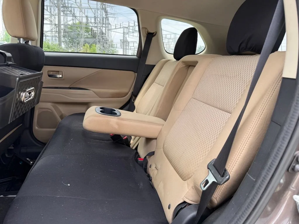 Used 2017  Mitsubishi SE image 17