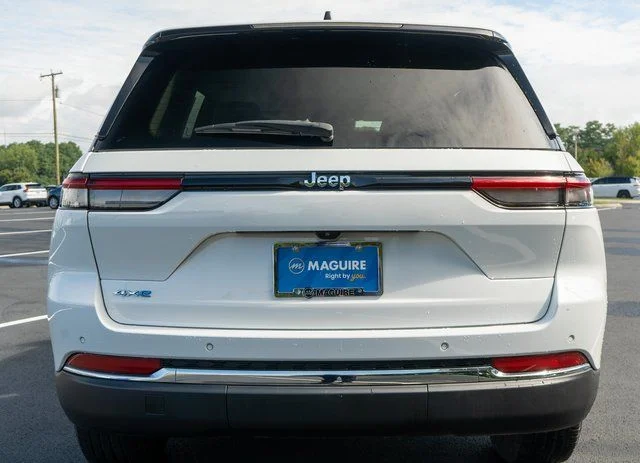 Used 2023 White Jeep 4xe image 7