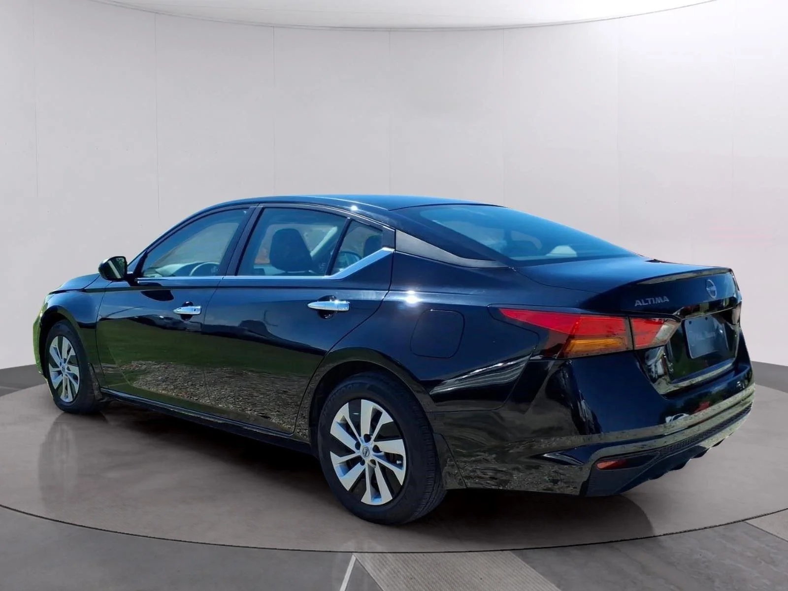 Used 2024 Super Black Nissan 2.5 S image 3