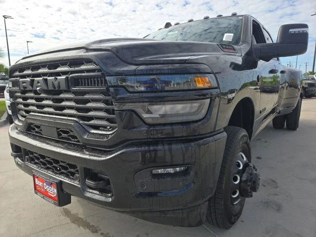 New 2027 Diamond Black Crystal Pearl-Coat Exterior Paint RAM Big Horn image 3