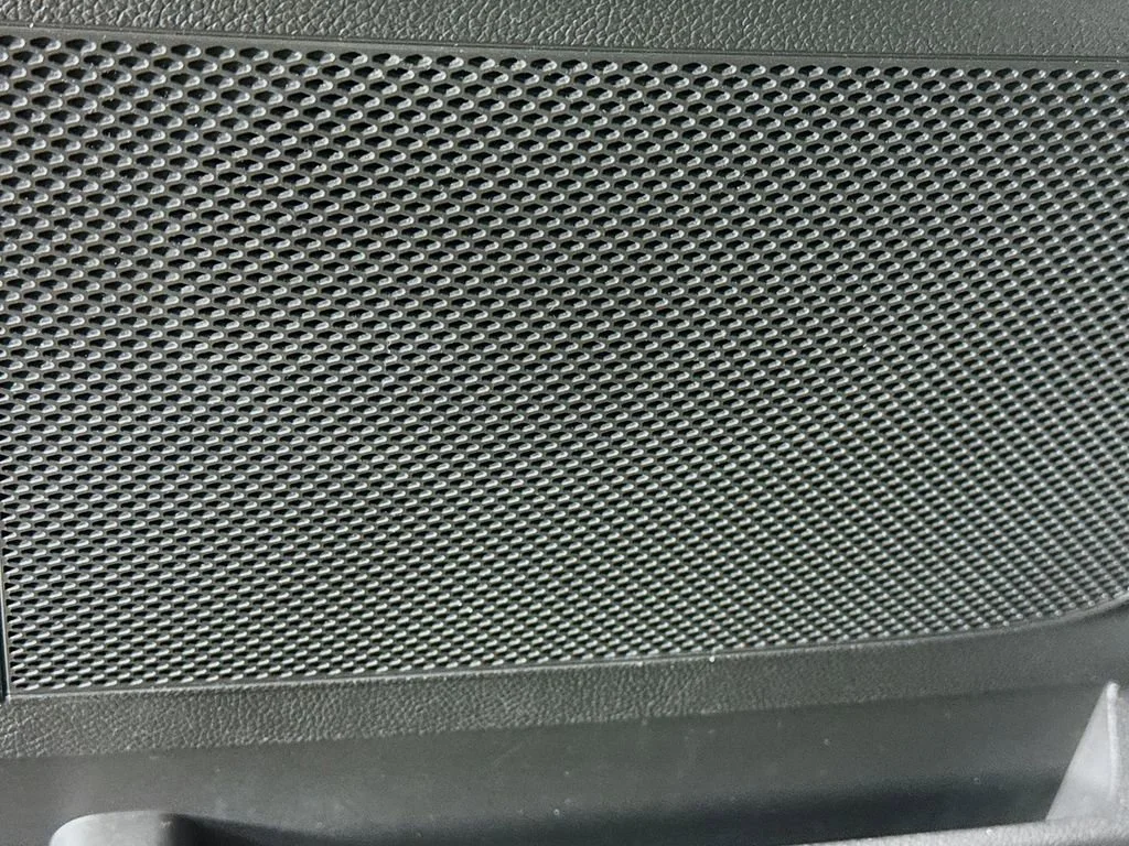 Used 2013 Black Lincoln Base image 22