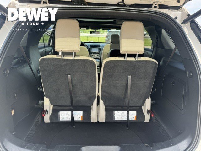 Used 2018 White Platinum Clearcoat Metallic Ford XLT image 30