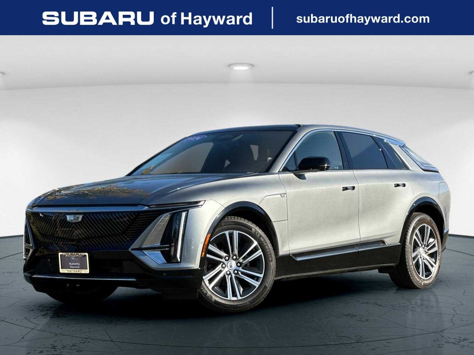Used 2024 Silver Metallic Cadillac Luxury 4D Sport Utility image 1