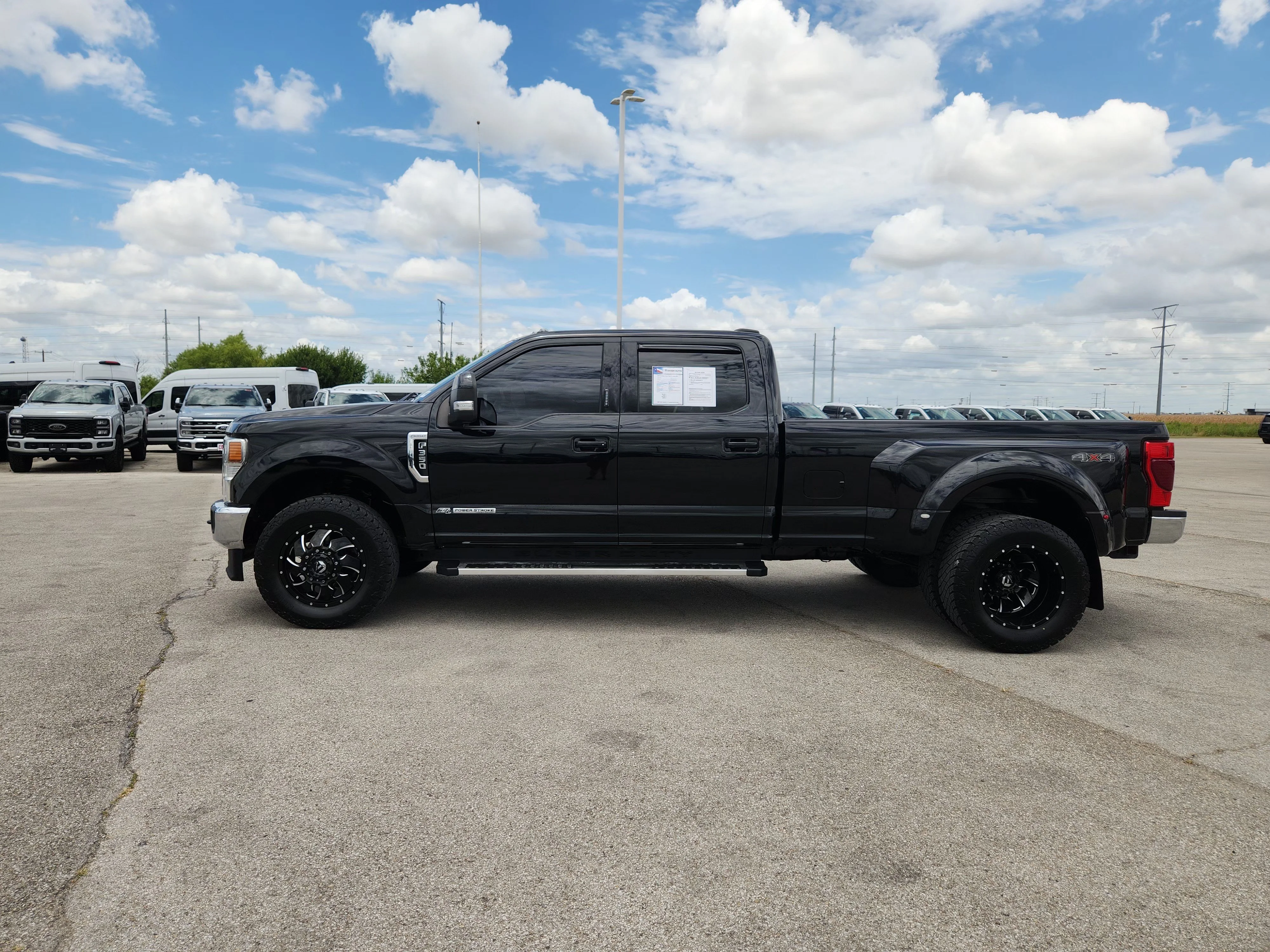 Used 2022  Ford XL image 4