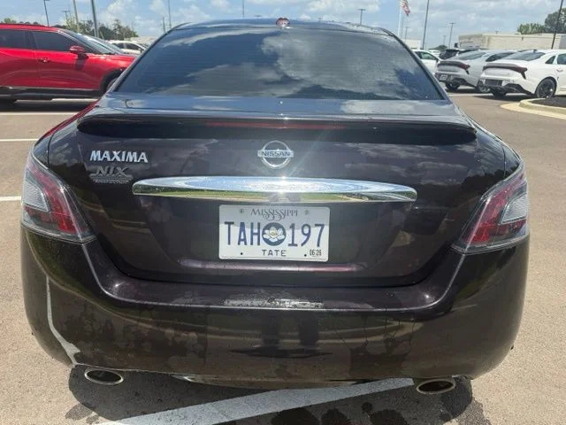 Used 2014 Red Nissan 3.5 SV image 9