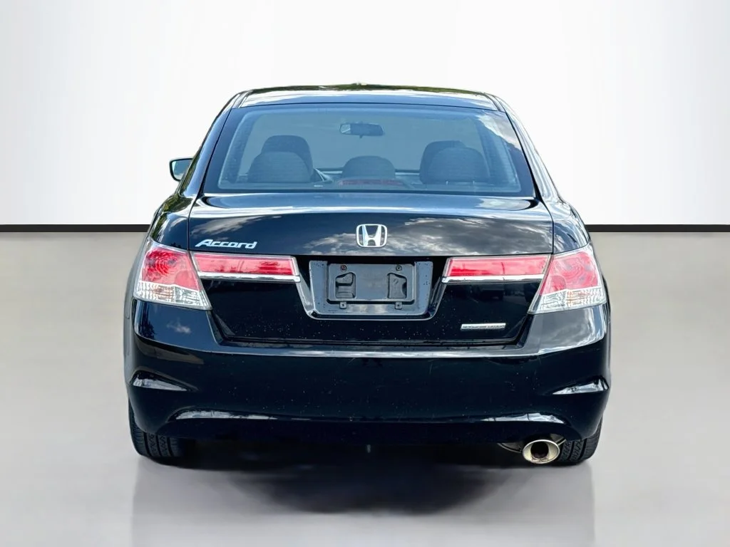 Used 2011 Crystal Black Pearl Honda SE image 6
