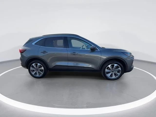 Used 2025  Ford Platinum image 9