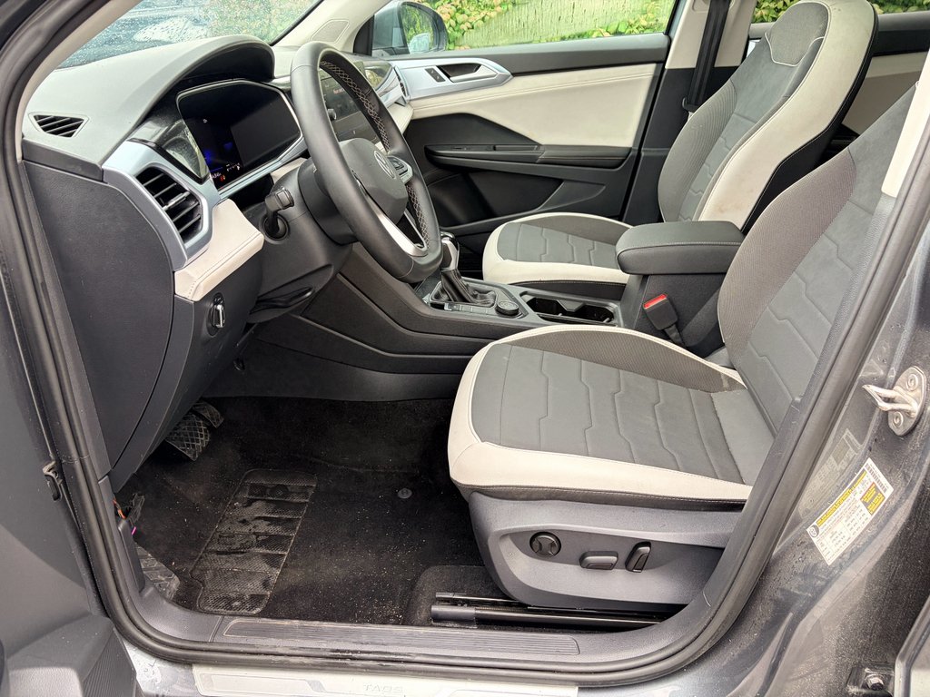 Used 2025 Platinum Gray Metallic Volkswagen SE image 12
