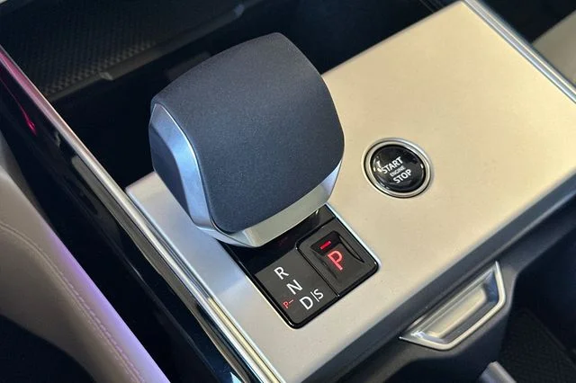 New 2026 Belgravia Green Land Rover SE image 21