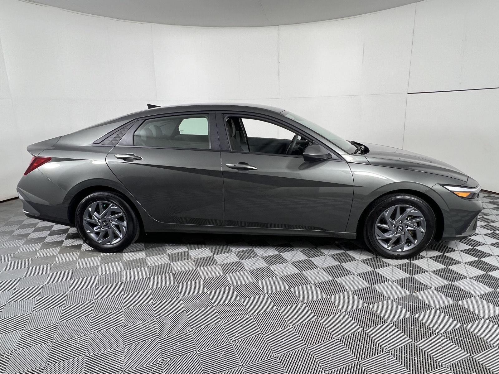 Used 2024 Amazon Gray Hyundai SEL image 11