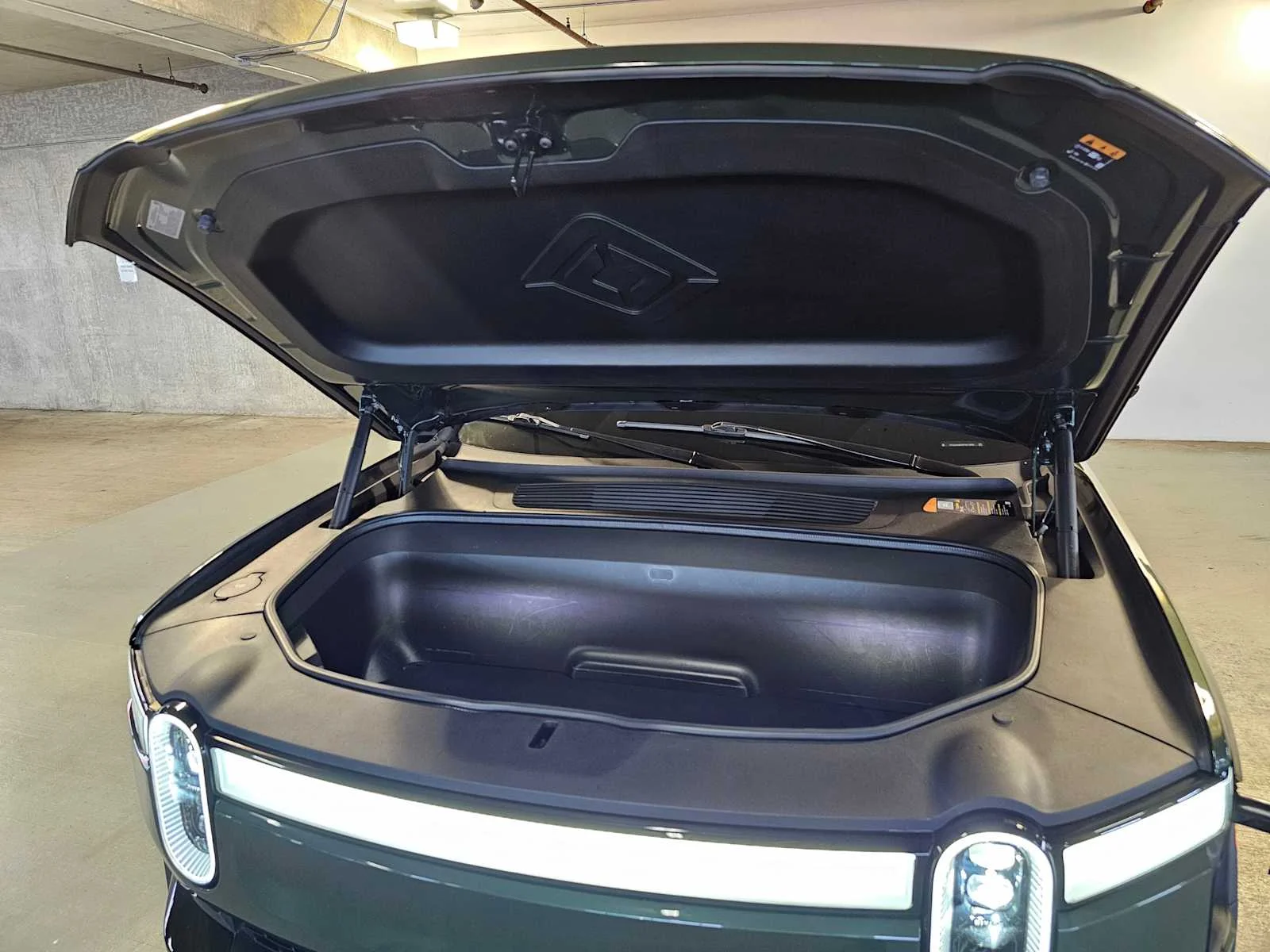 Used 2023  Rivian Adventure image 9