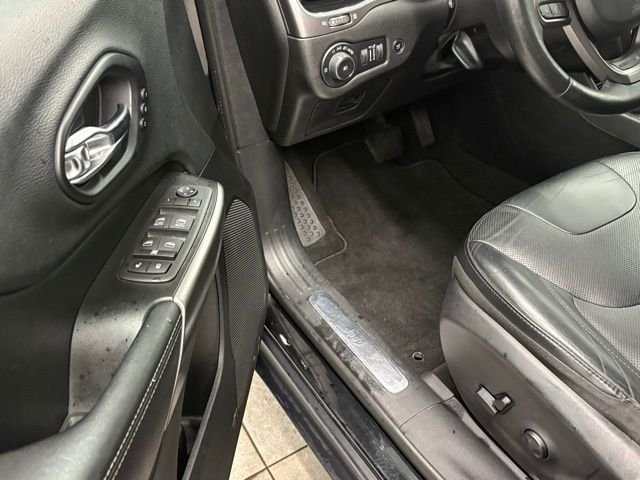 Used 2019 Black Jeep Limited image 11