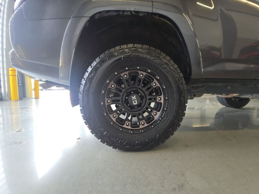 Used 2018 Gray Toyota SR5 image 27