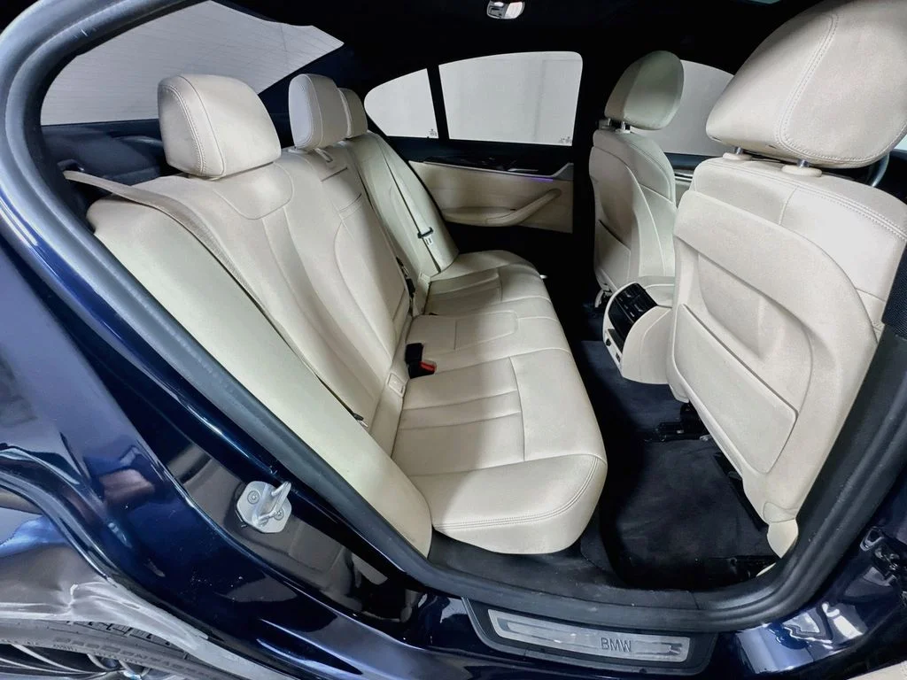 Used 2020 Blue BMW 530i xDrive image 31