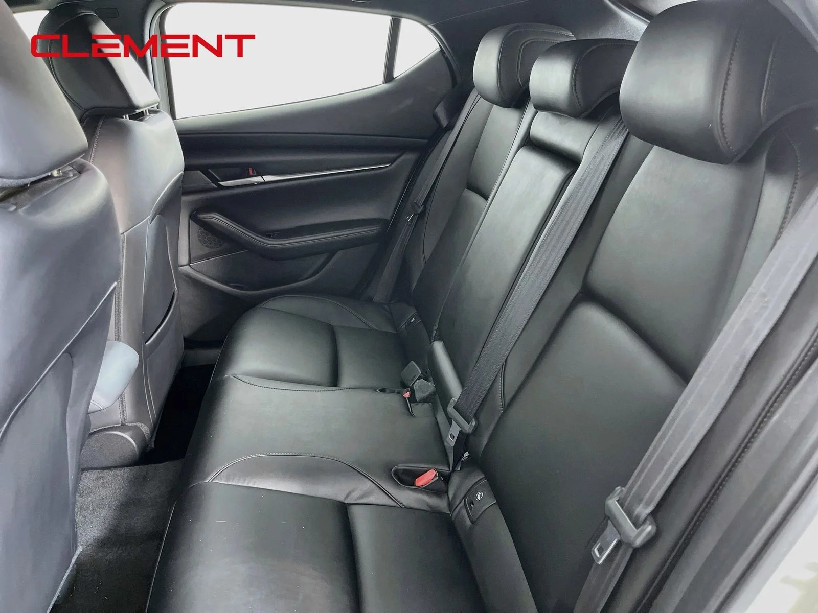 Used 2021 White Mazda Select image 28