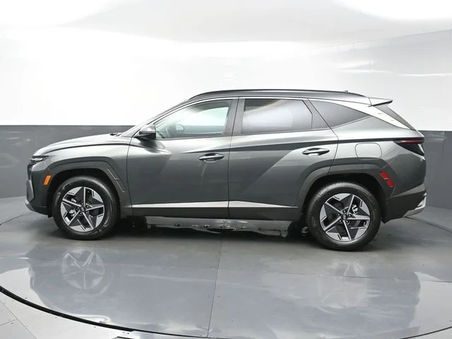 Used 2025 Gray Hyundai SEL Convenience image 4