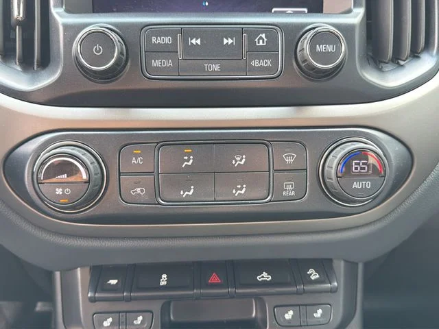 Used 2018 Black Chevrolet Z71 image 14