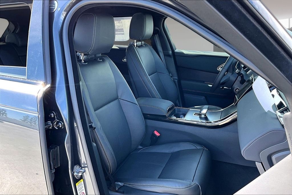 New 2026 CARPATHIAN GREY Land Rover Belgravia Edition image 11