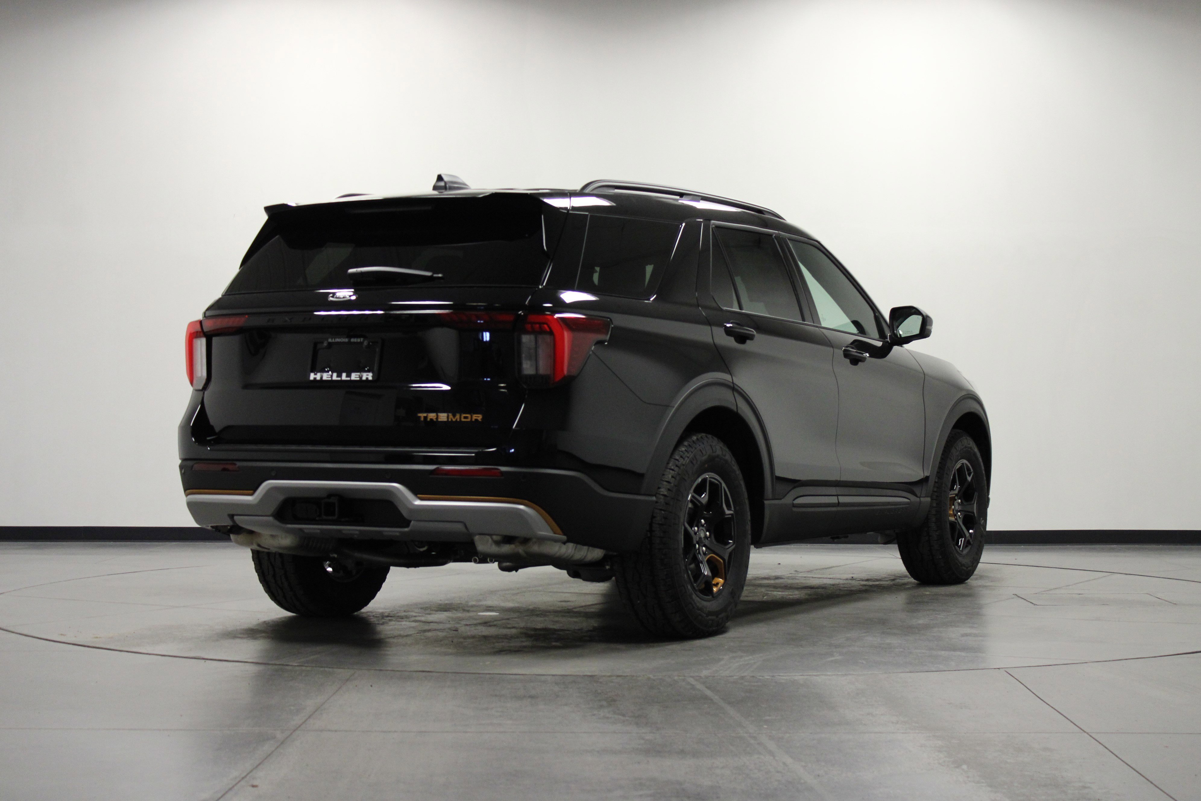 New 2026 Agate Black Metallic Ford Tremor image 4