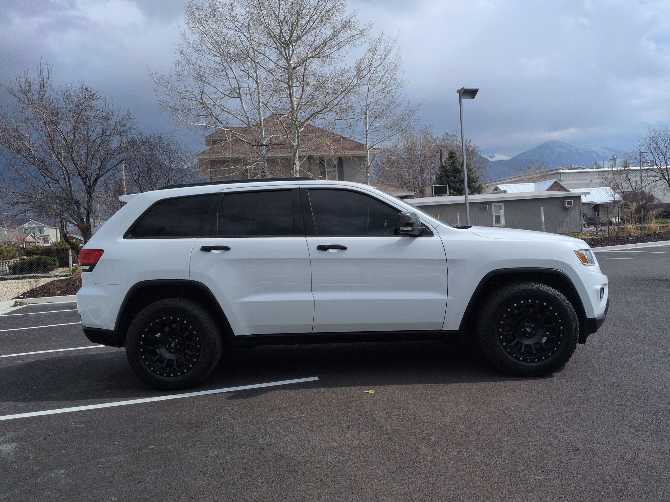 Used 2014 Jeep Grand Cherokee Limited with VIN 1C4RJFBG2EC557872 for sale in Orem, UT