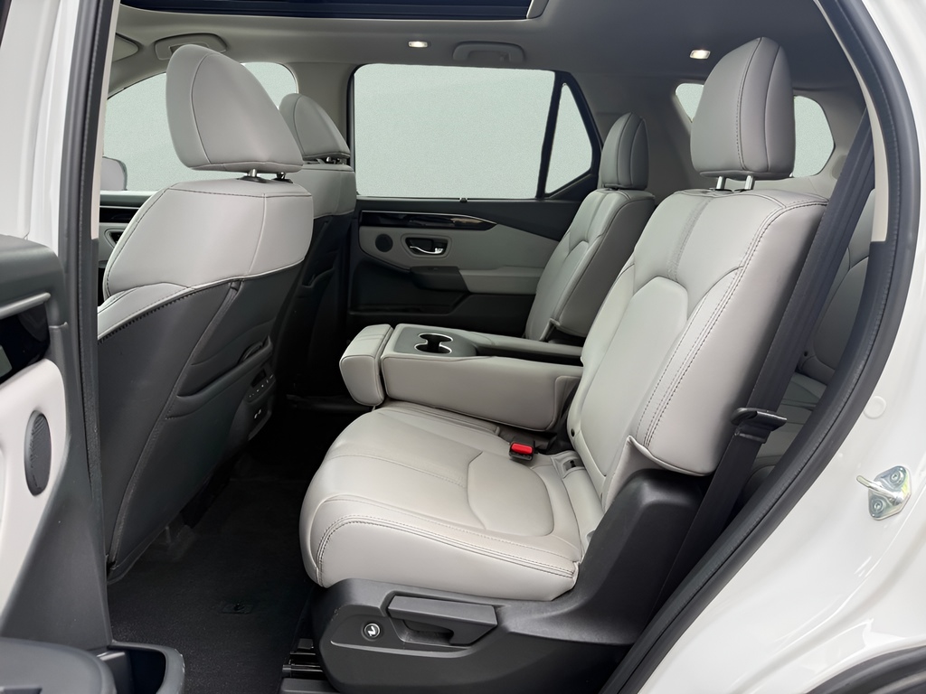 Used 2023 White Honda Touring image 10